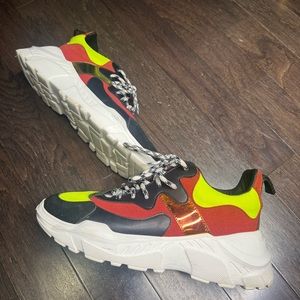 Great unisex shoe by John Greiger, WORN ONCE